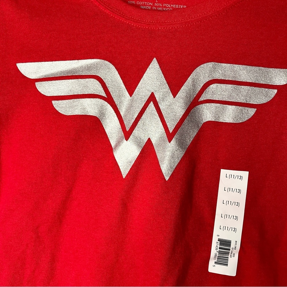 Wonder Woman NWT L (11/13) Silver  & Red Striped Sleeves Red Juniors T-Shirt Tee - Picture 2 of 7